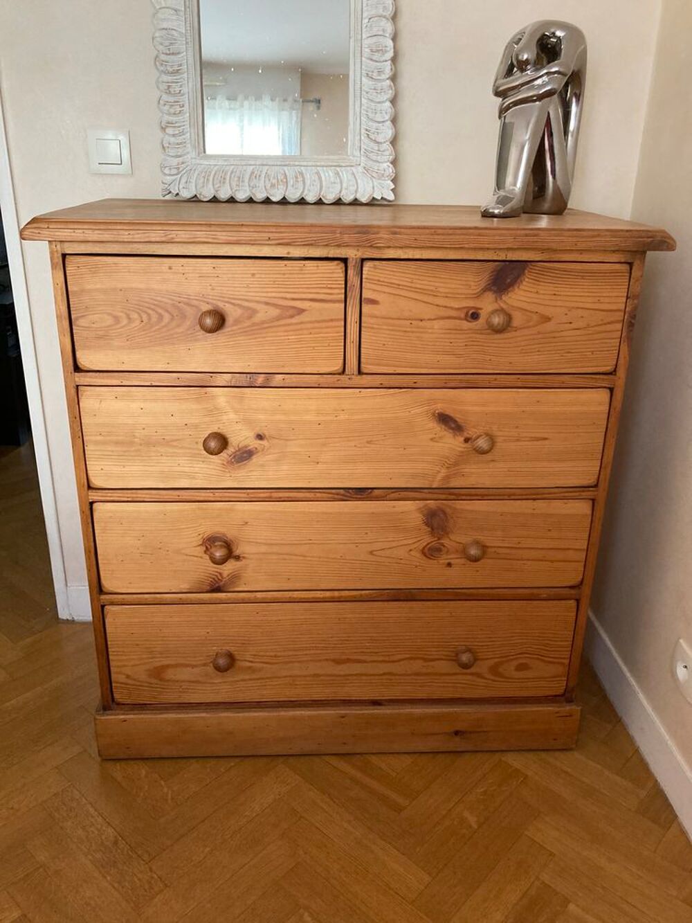 Commode 5 tiroirs en bois massif .
Meubles