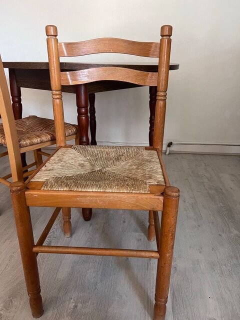 table �  manger et trois chaises (chaises offertes) 35 La Rochelle (17)