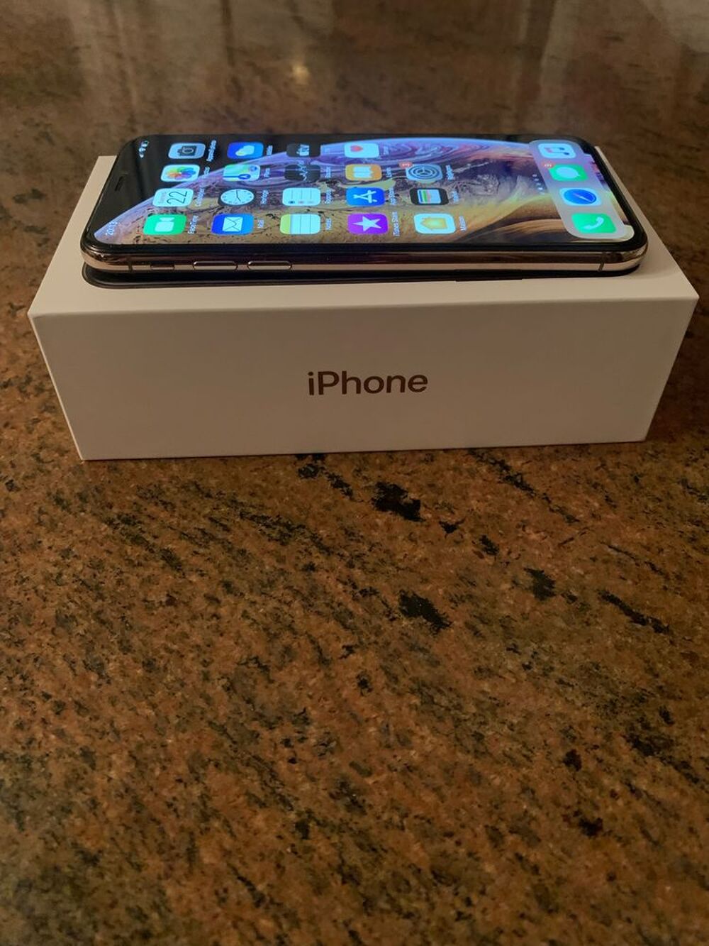 iPhone 64Gb tr&egrave;s bon &eacute;tat Téléphones et tablettes