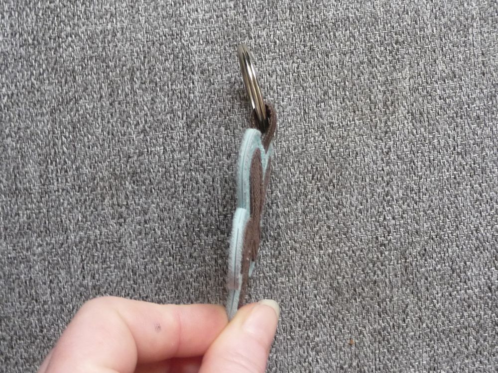 Porte Cl&eacute;s en Tissu Marron et Bleu Turquoise avec son Anneau Bijoux et montres
