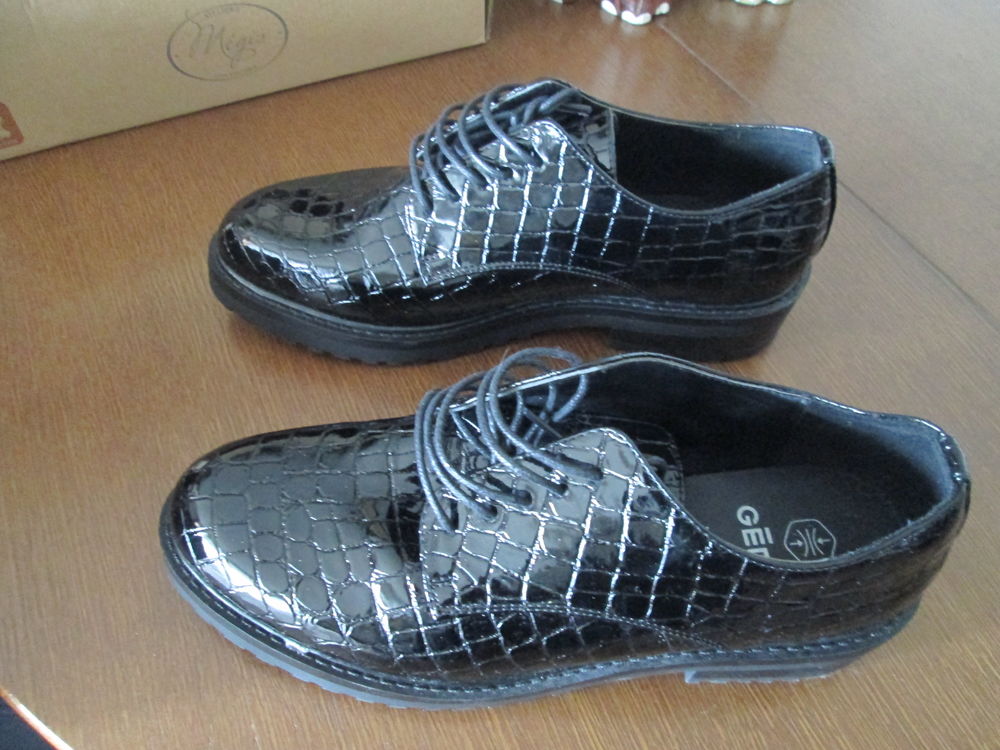 Chaussures neuves femme taille 42 Chaussures