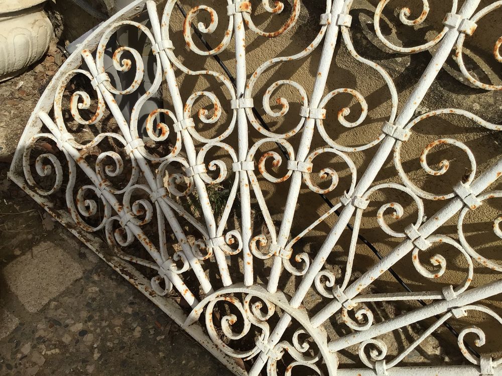  Rare Grande rosace en fer forg&eacute; Ancien ; rivetee 
Décoration