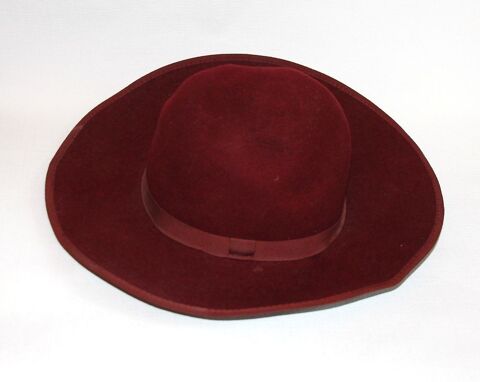 Chapeau laine style feutre femme, couleur bordeaux aubergine 10 Sceaux (92)