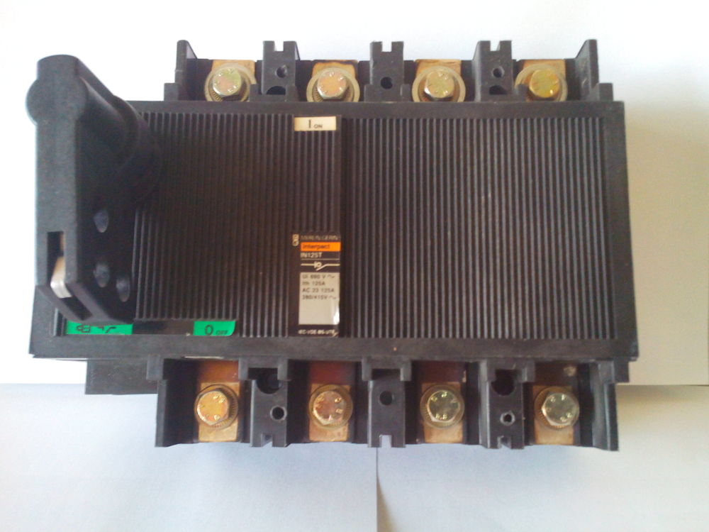Disjoncteur Merlin Gerin IN125T 4P 125A Bricolage