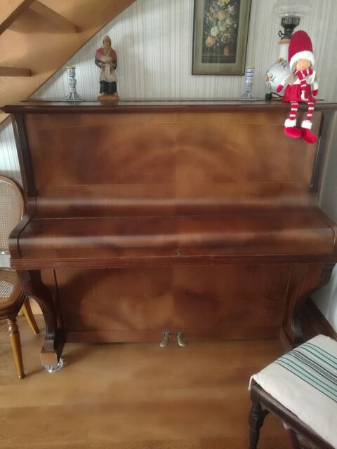 PIANO DROIT  120 Auray (56)