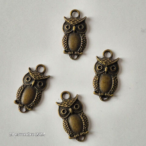 Lot de 4 breloques , pendentifs chouettes ou hiboux en bronz 1 Saumur (49)