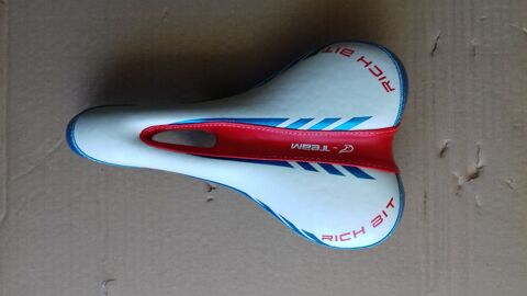Selle neuve Taille XL neuf 25 Malz�ville (54)