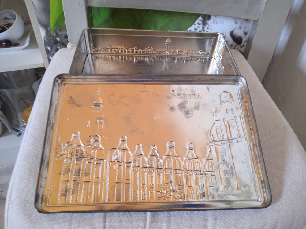 Boite &agrave; sucre en fer 
Arras
Bon etat
Marque Stollwerck 