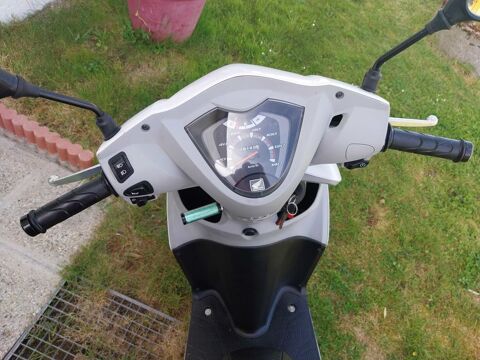 Scooter HONDA 2012 occasion Bizeneuille 03170