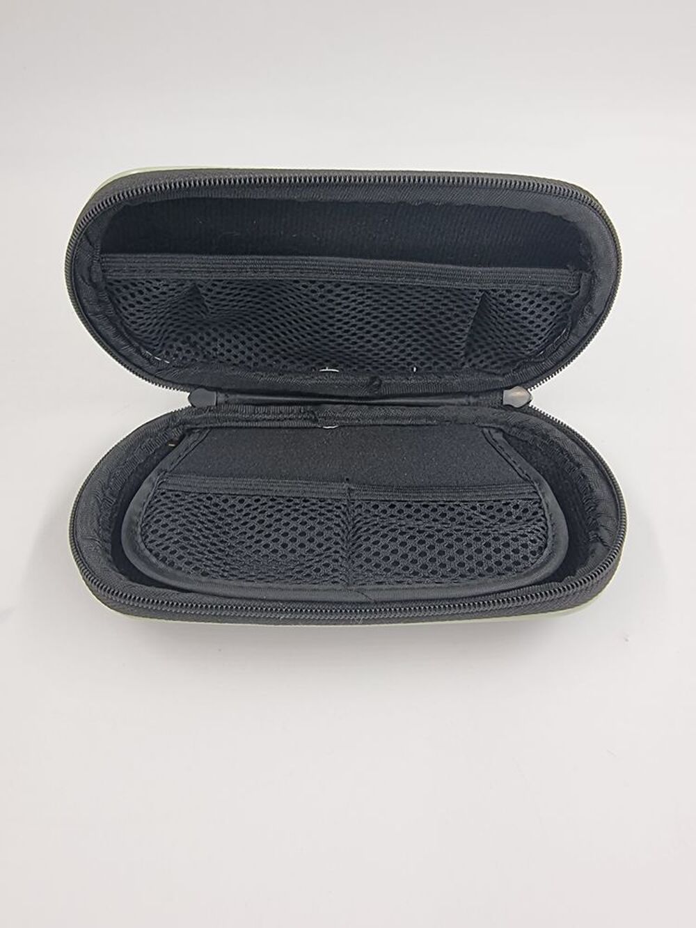 Accessoire pochette ou housse de protection grise pour PSP Consoles et jeux vidéos