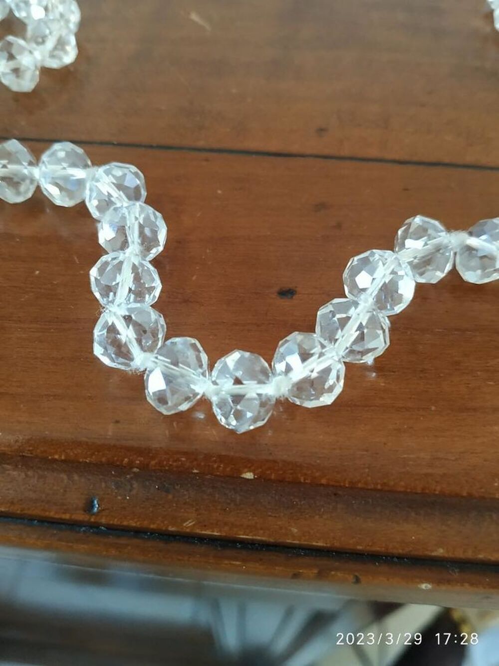 collier en perles de verre Bijoux et montres