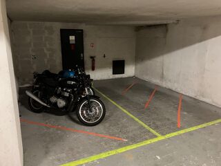  Parking / Garage à louer 10 m² Paris