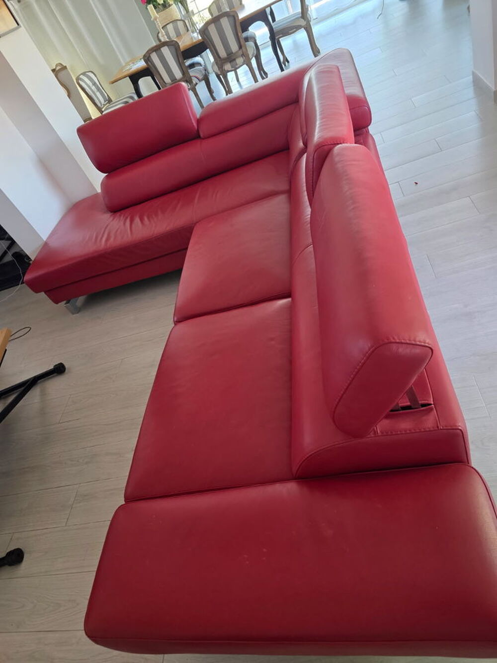Canap&eacute; m&eacute;ridienne en cuir rouge - proche B&eacute;ziers Meubles