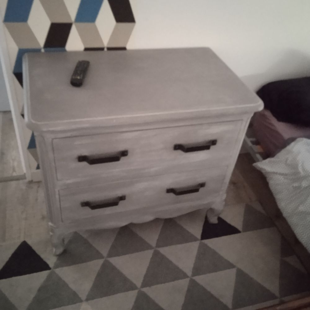 Commode patin&eacute;e bois massif grise 2 tiroirs 53 de profondeur Meubles