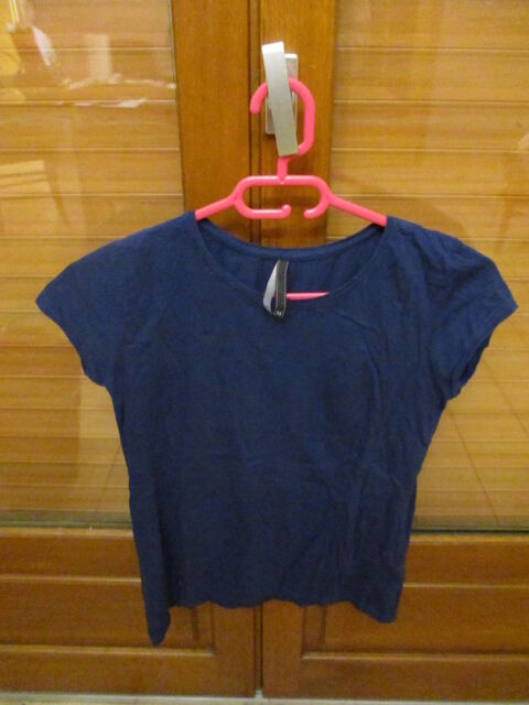 lot de 2 articles . un t-schirt et un d�bardeur NEUF 0 M�rignies (59)