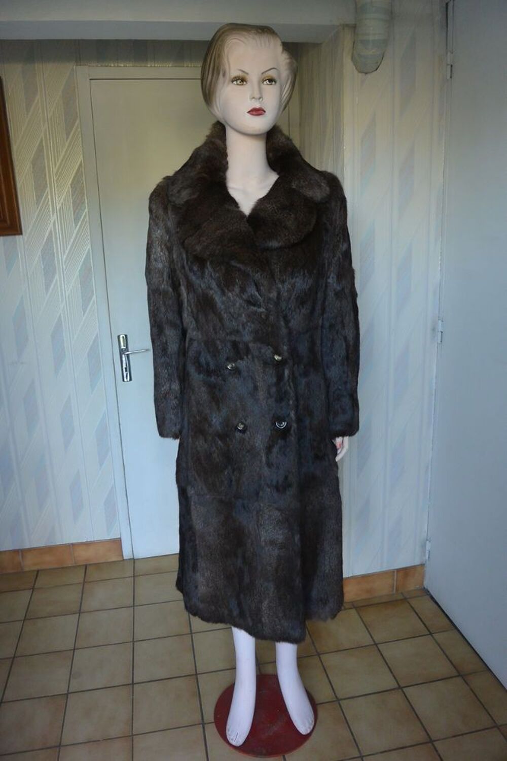 Manteau de fourrure en lapin vintage ann&eacute;es 1970 T. 42
Vêtements