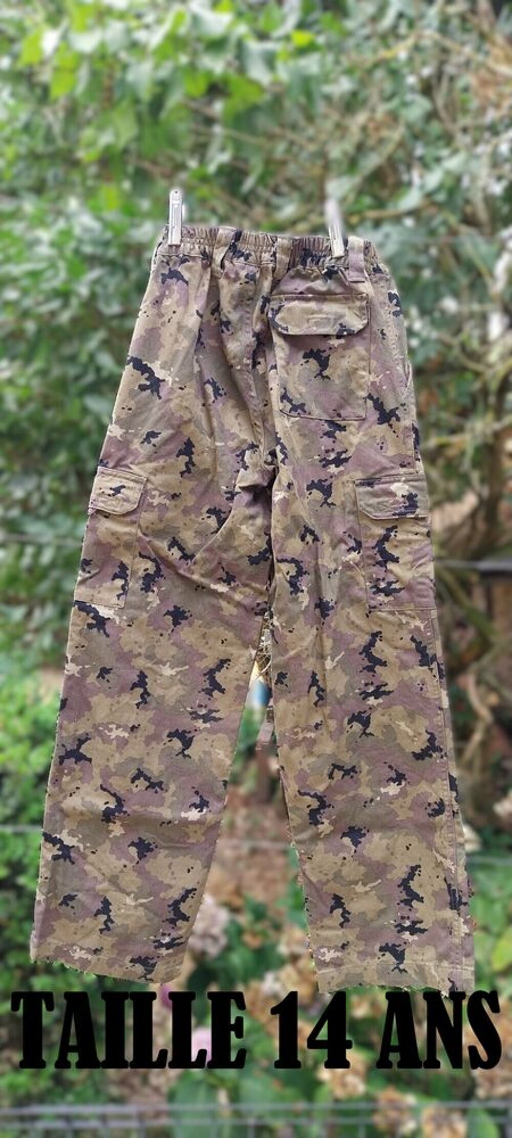 Pantalons Treillis tr&egrave;s bon &eacute;tat Diff&eacute;rentes tailles Vêtements