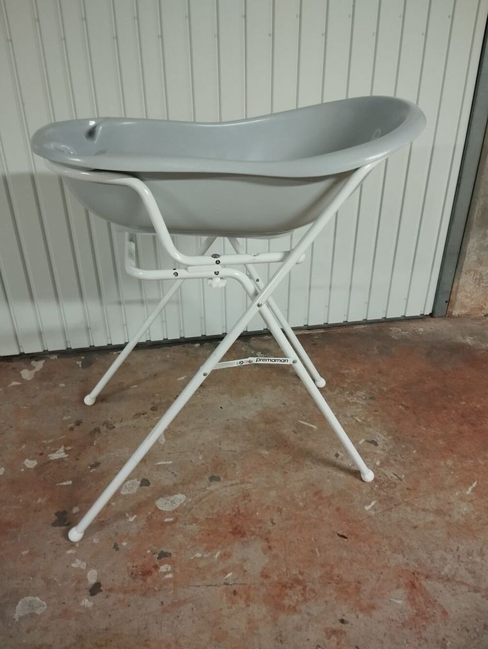 Baignoire b&eacute;b&eacute; sur pieds pliable Puériculture