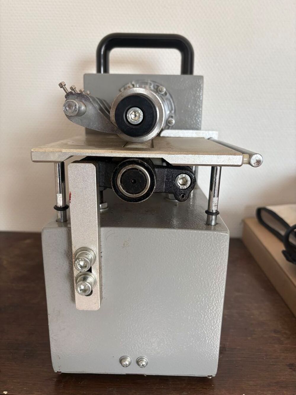 D&eacute;coupeuse rotative de sangles Captool Pro Bricolage