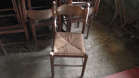 Lot de chaises paillées 300 Boisset-et-Gaujac (30)