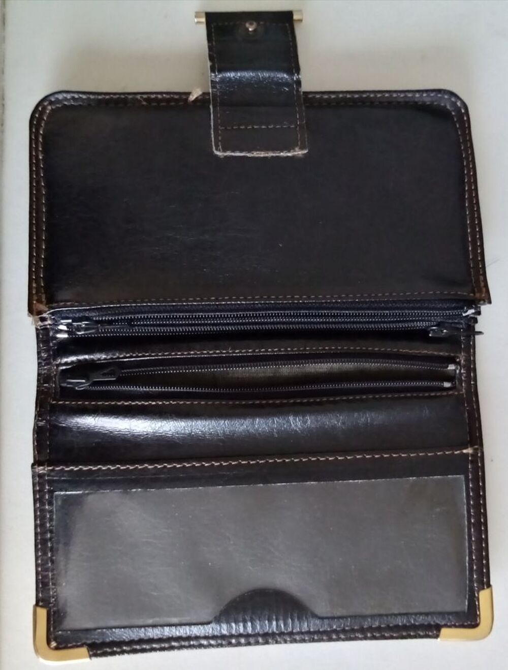 Porte feuilles en cuir, excellent &eacute;tat. Maroquinerie