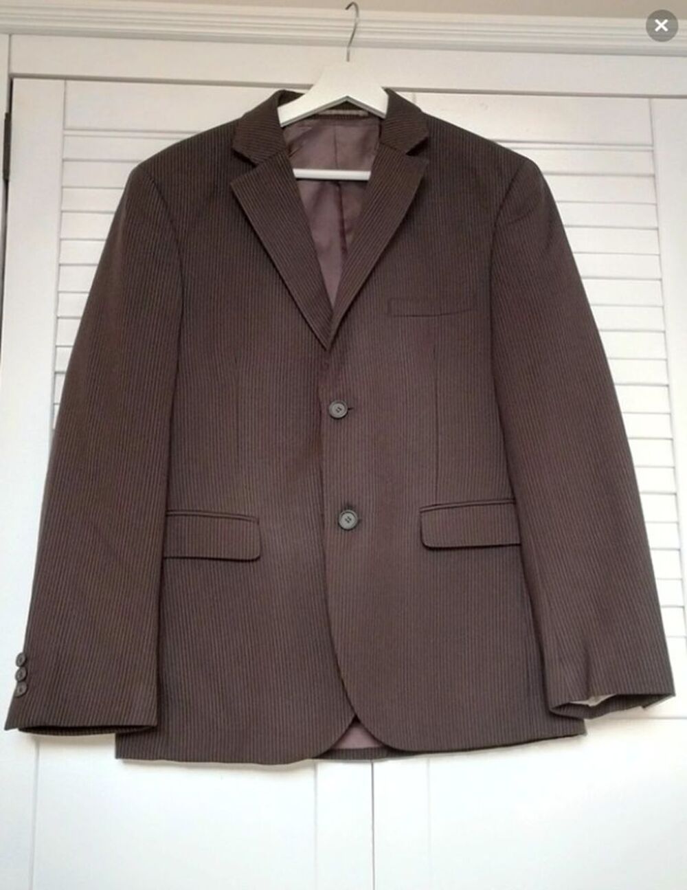 Ensemble de Costume Marron Fonc&eacute; avec de Fines Rayures Vêtements