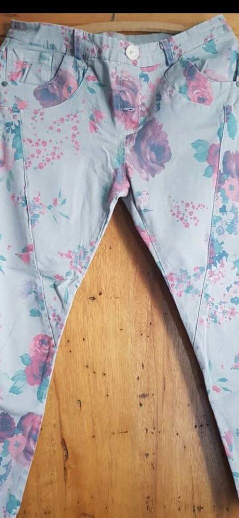joli pantalon fleuri T 38 8 Arles (13)