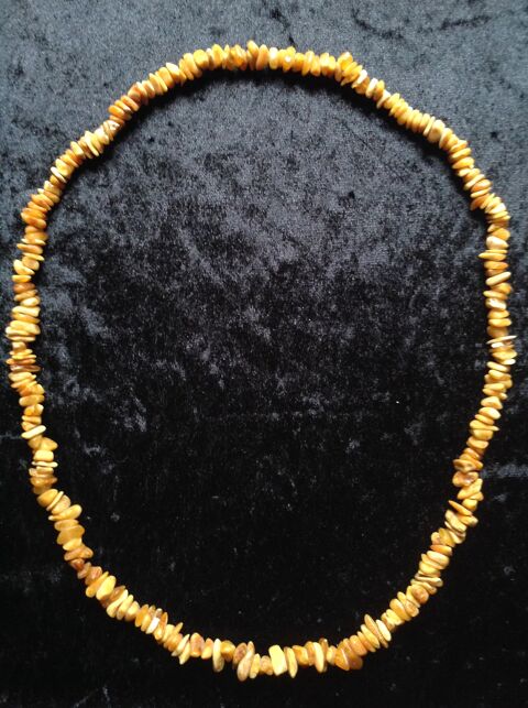 COLLIER EN AMBRE VÉRITABLE JAUNE DE 67,5cm Envoi Possible
25 Trégunc (29)