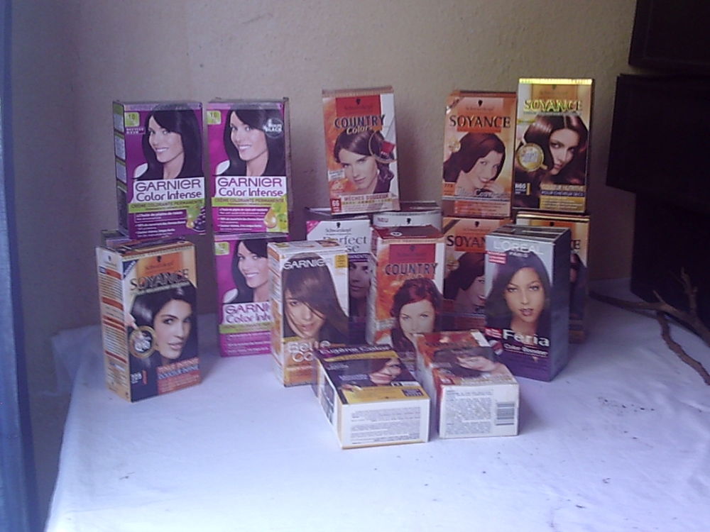Boites de Coloration Cheveux-neuves, NON entam&eacute;es Bijoux et montres