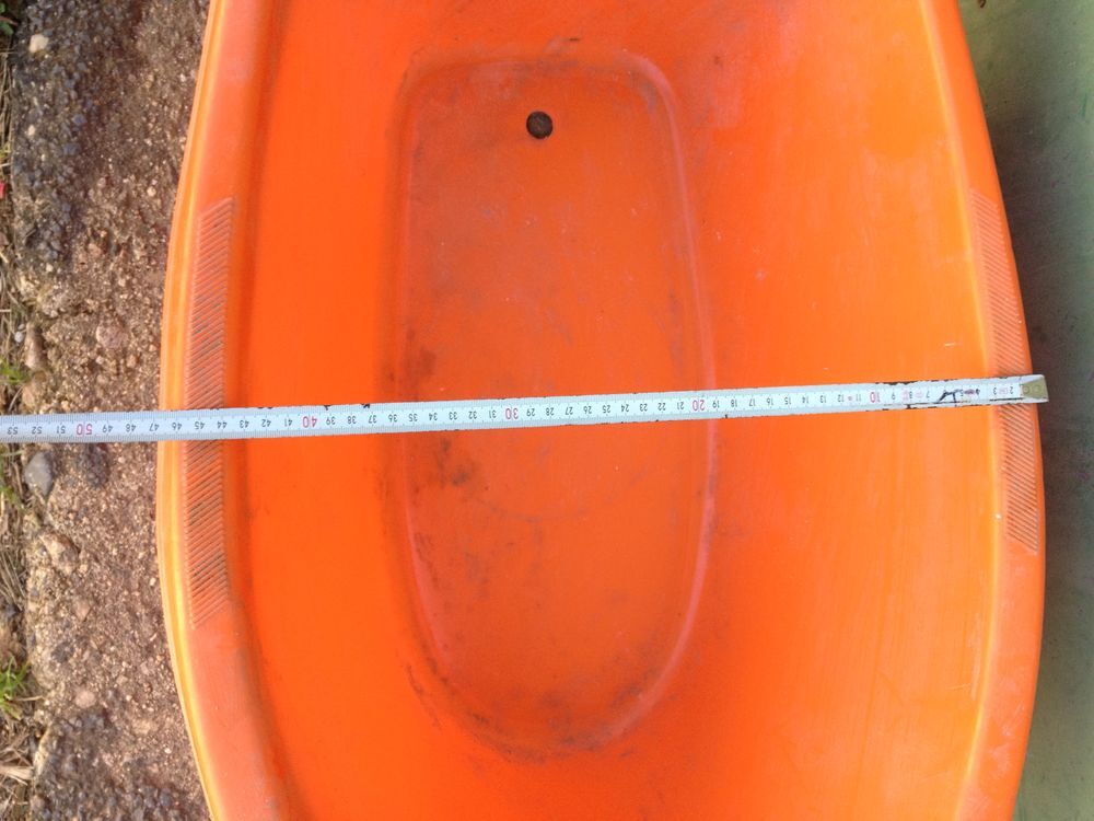 Ancienne baignoire pour b&eacute;b&eacute; de couleur orange Puériculture