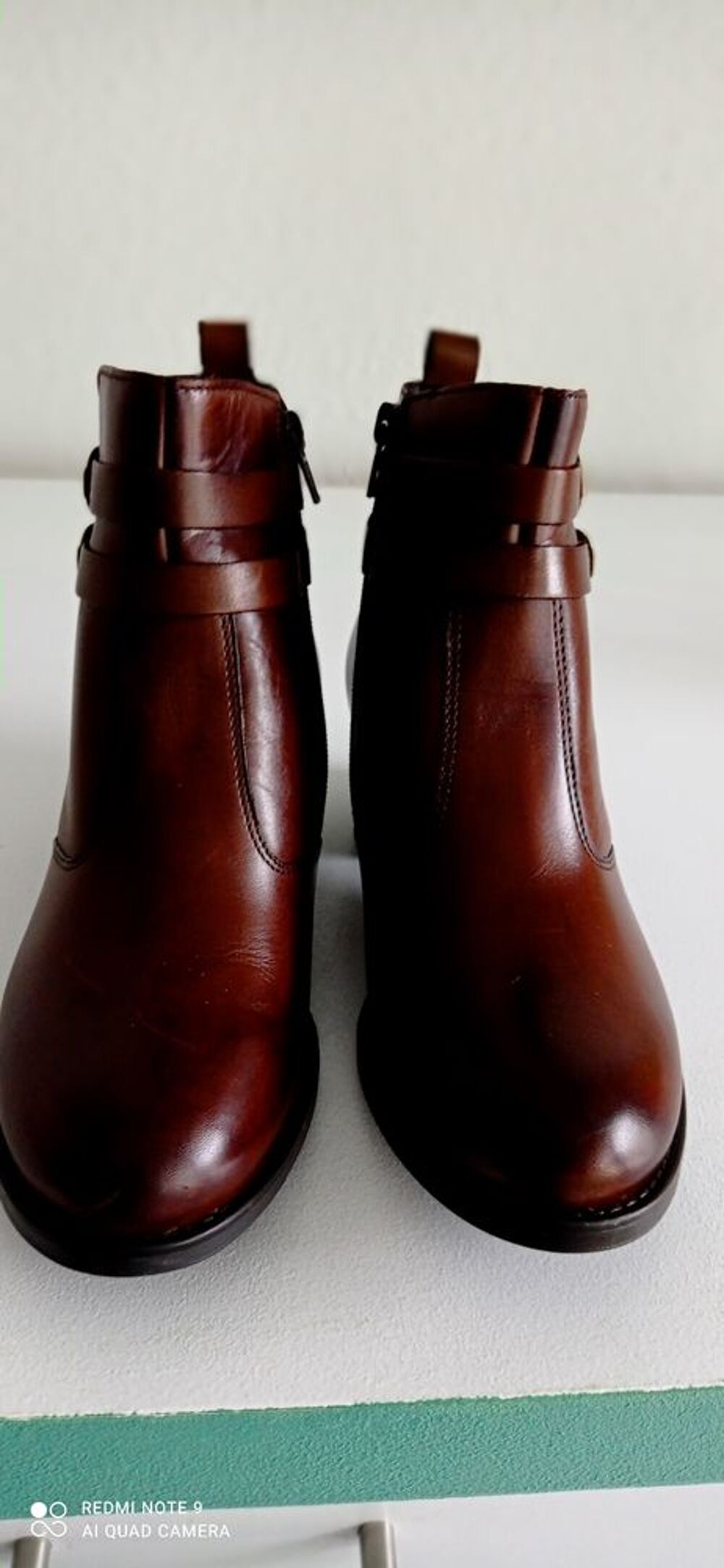 Bottines neuves dessus cuir taille 37 Chaussures
