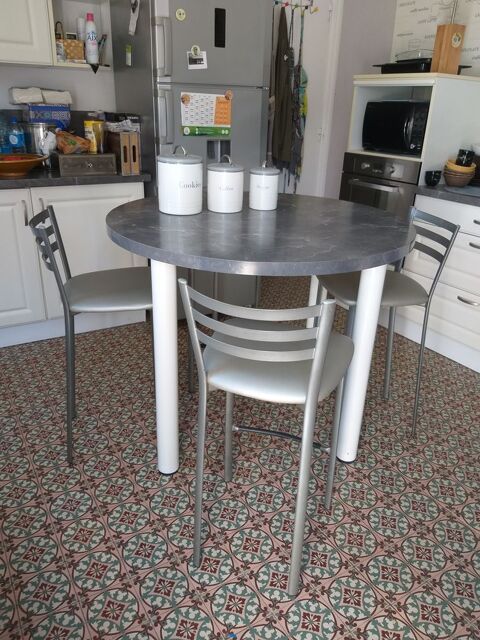 TABLE CUISINE- 4 CHAISES HAUTES coloris gris 300 Rosi�res-en-Santerre (80)