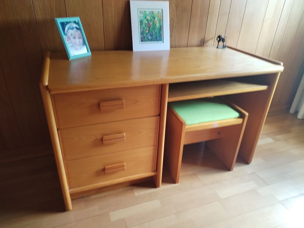Chambre &agrave; coucher pour une personne cause d&eacute;m&eacute;nagement Meubles