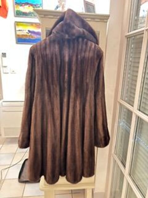 MANTEAU EN VISON ETAT NEUF
PEAU DE VISON FEMELLE Saint-Raphaël (83)
