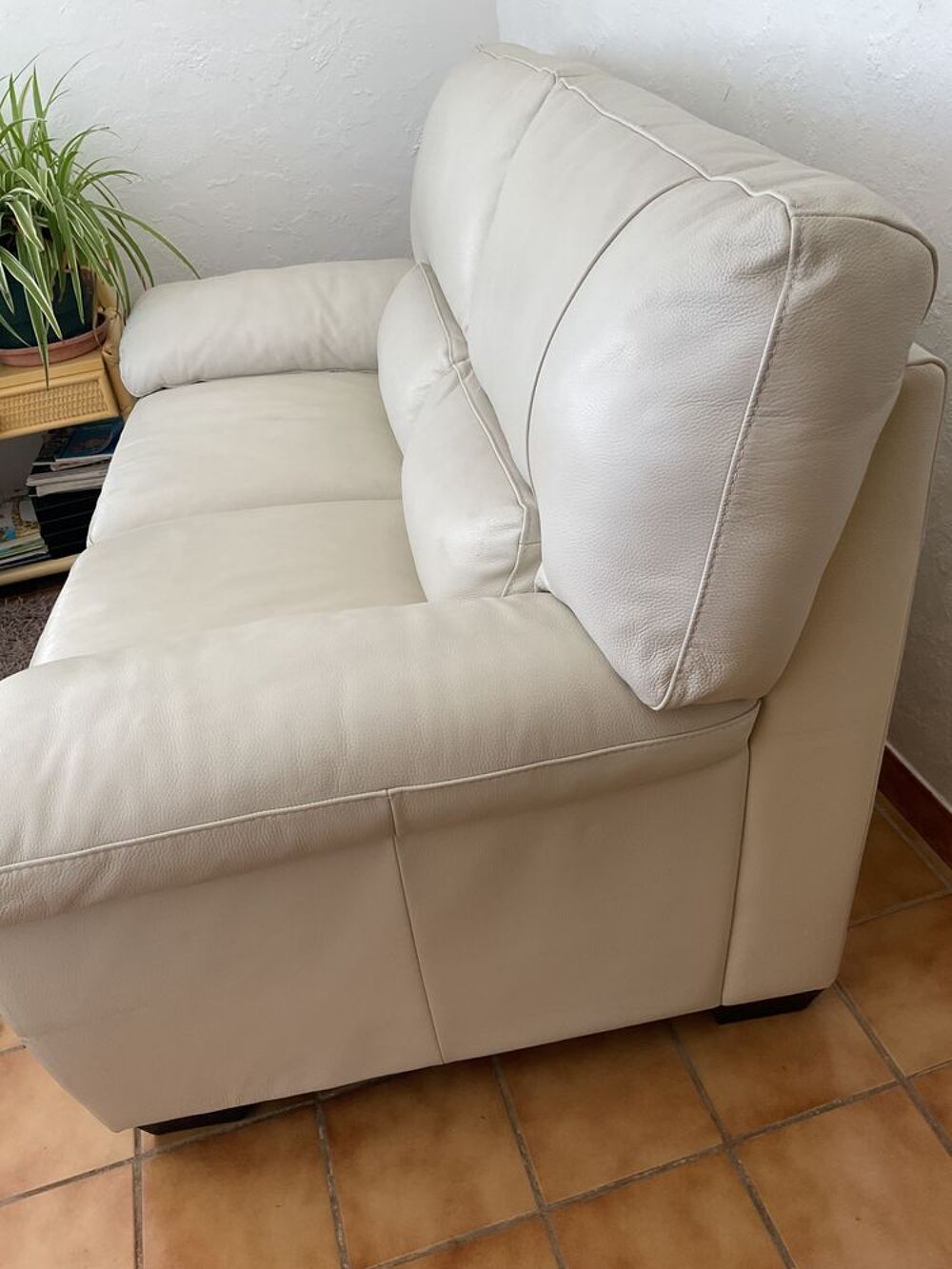 Tr&egrave;s beau canap&eacute; cuir blanc 2 places neuf Meubles