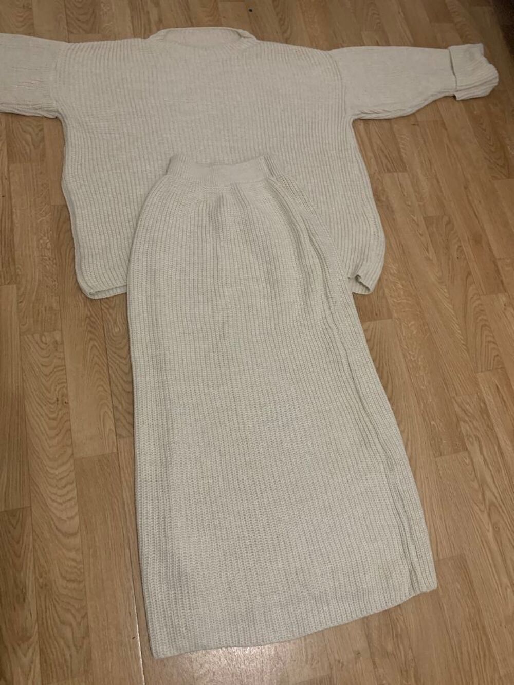 pulle et jupe en laine pour femme V�tements