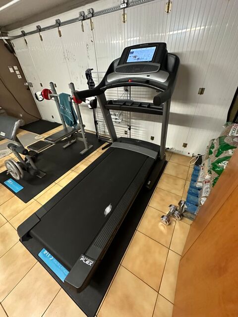 Trs beau tapis de course 1550 Le Poir-sur-Vie (85)