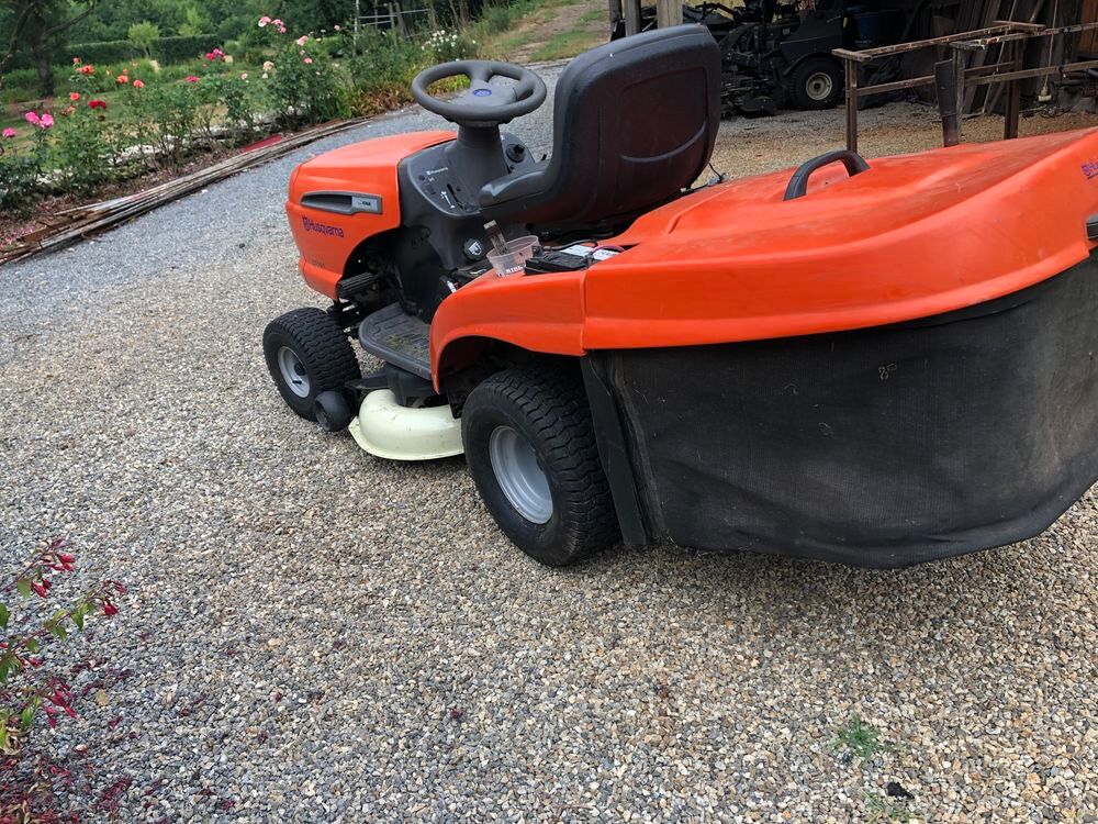 Tracteur tondeuse Husqvarna CT151 
Jardin