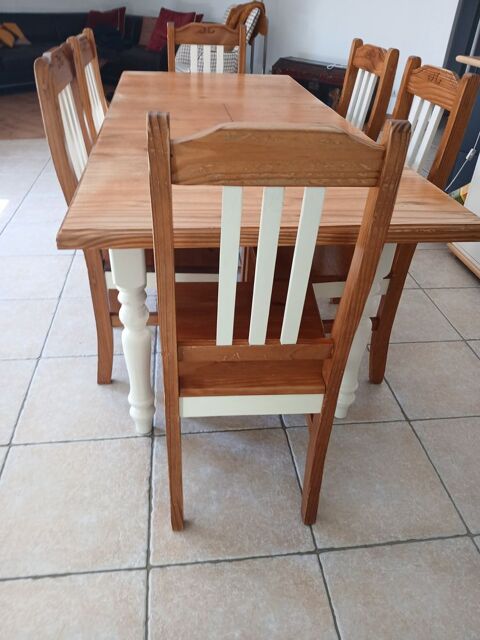 TABLE A MANGER AVEC CHAISES EN BOIS PIN 140 Orcier (74)