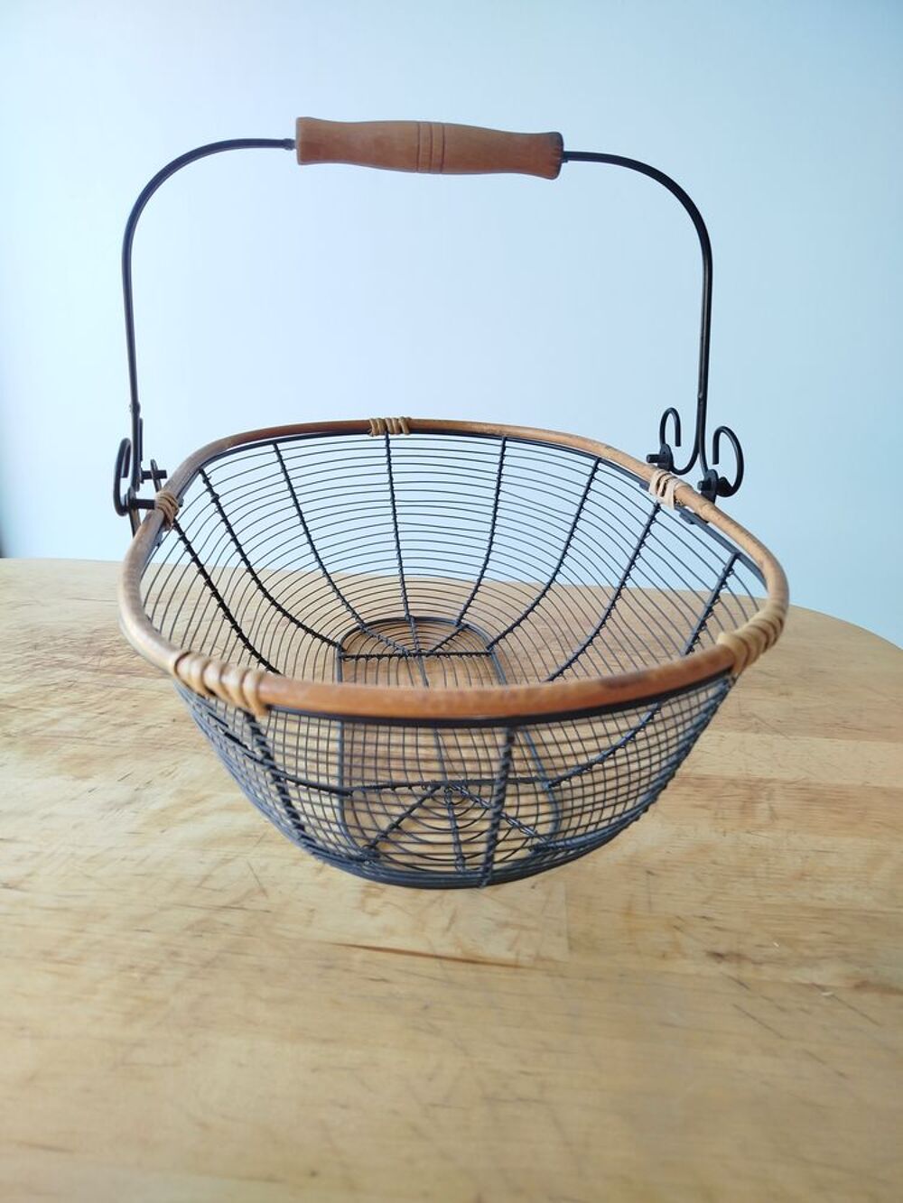 Panier a fruit mental noir et rotin Cuisine