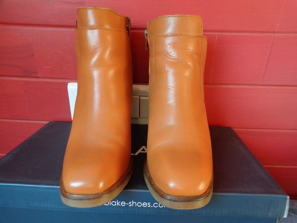 Bottines en croute de cuir bronx. Chaussures