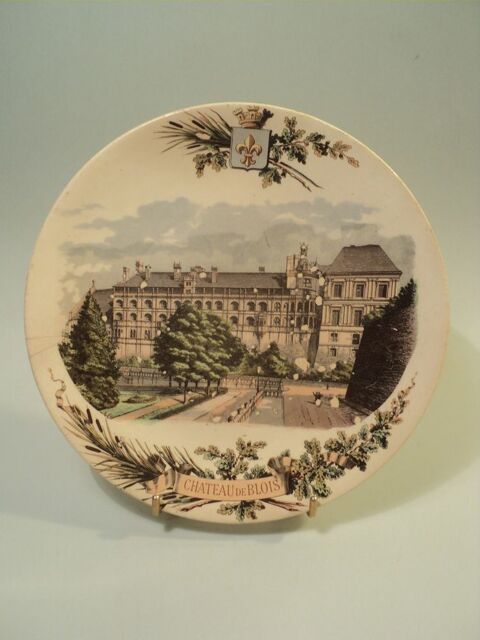 Ancienne Assiette Chateau de Blois Fa�ence Sarreguemines.
20 Loches (37)
