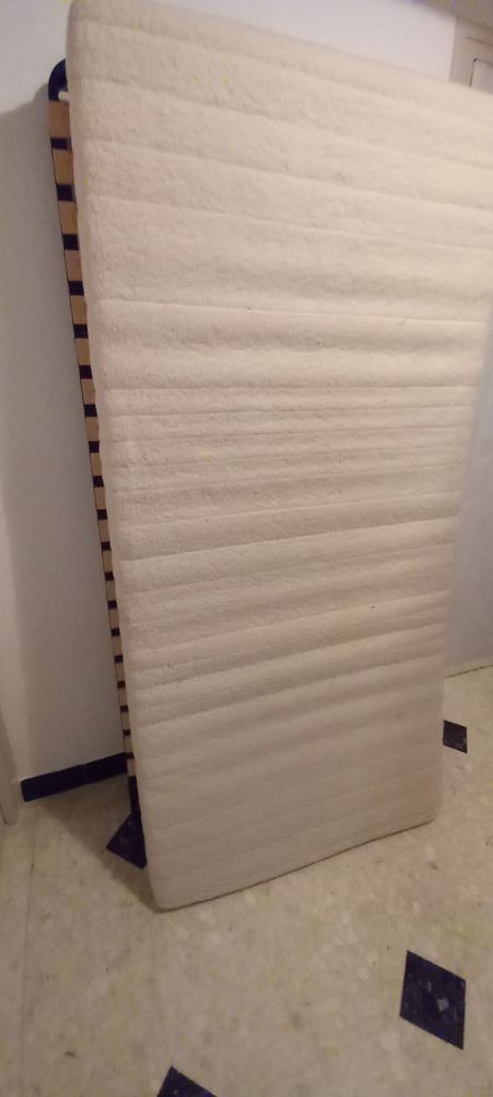matelas mousse, tr&egrave;s bon &eacute;tat. Mobilier enfants