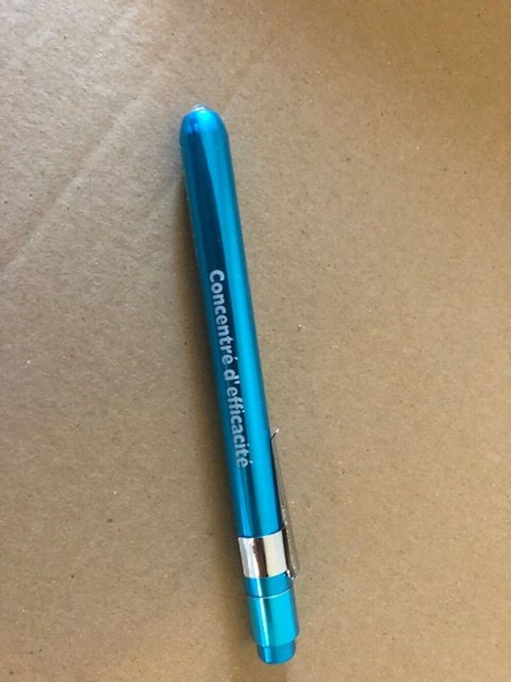 LAMPE STYLO DE POCHE COMME NEUVE 10€
LAMPE EXAMEN MEDICAL Puériculture