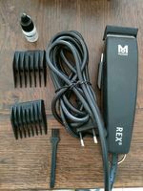   Tondeuse électrique pour chien. 