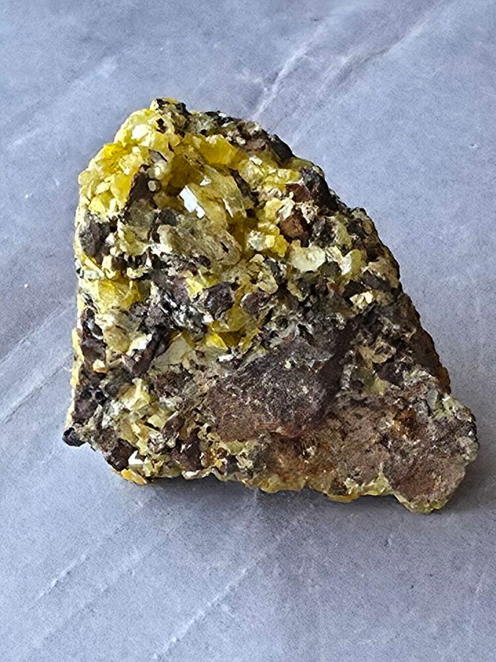 Min&eacute;ral Pyromorphite Jaune Cristallis&eacute;e 26g RDC-Sp&eacute;cimen de Collection 