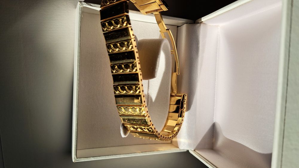 BRACELET DE MARQUE NEUF JAMAIS UTILIS&Eacute; 
AVEC SON &Eacute;CRIN, FAI Bijoux et montres