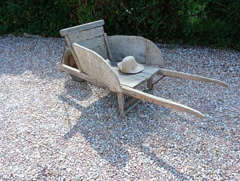 Brouette ancienne Lamotte-Beuvron (41)