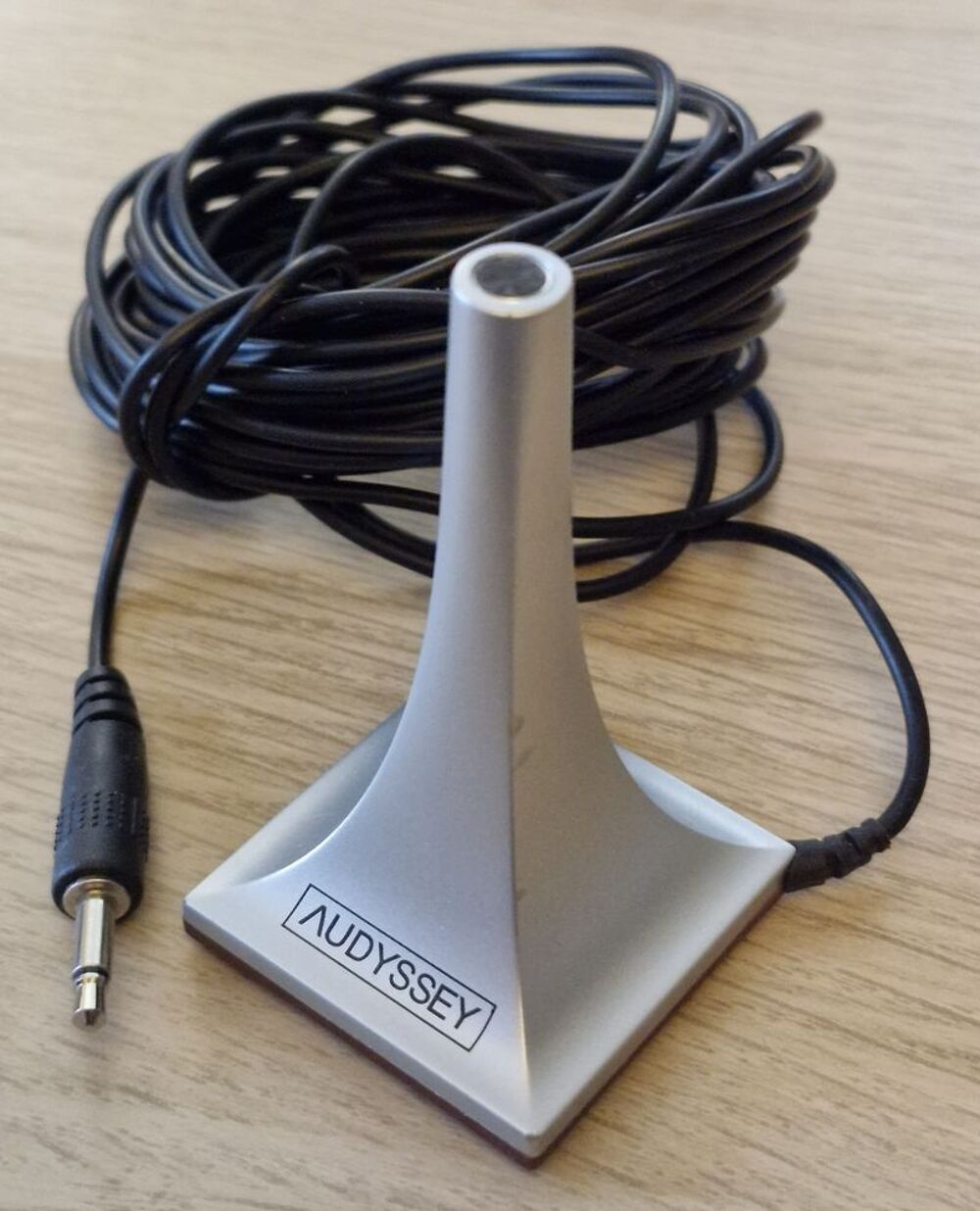 AUDYSSEY micro de calibration amplis home-cin&eacute;ma Audio et hifi