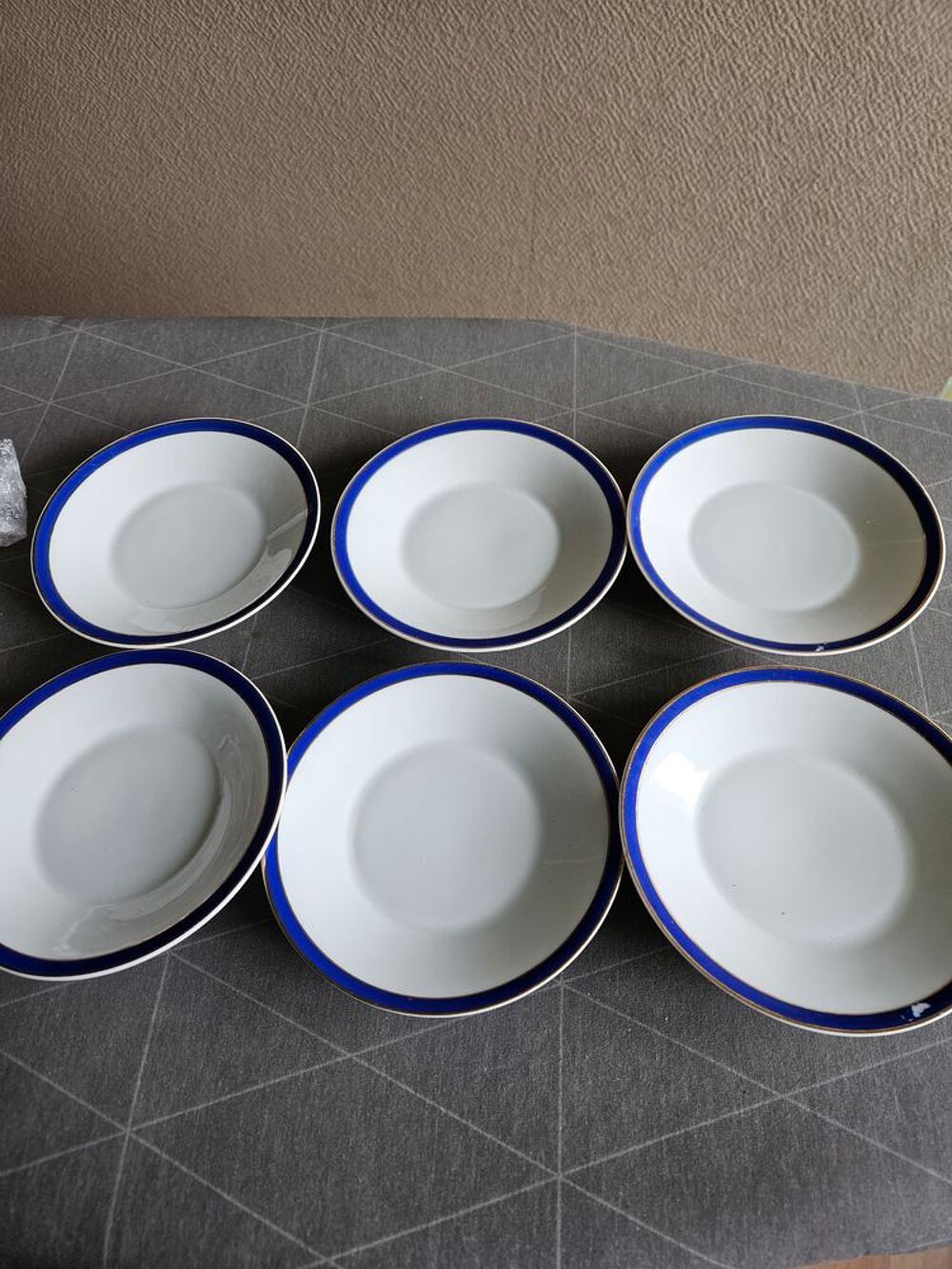 6 sous tasses porcelaine Unionk dont 2 avec d&eacute;faut Cuisine